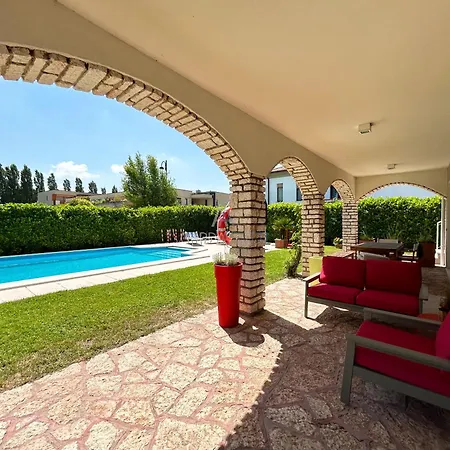 V Mar Villa *