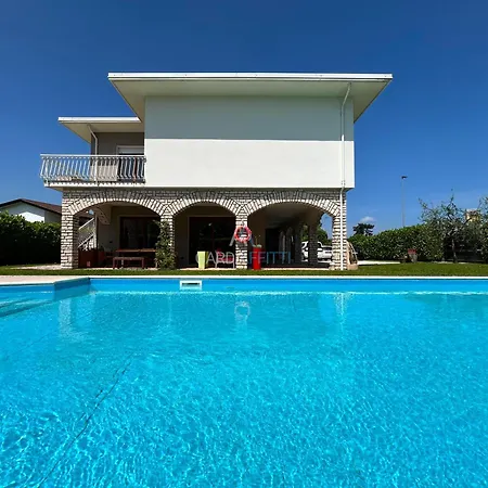 V Mar Villa