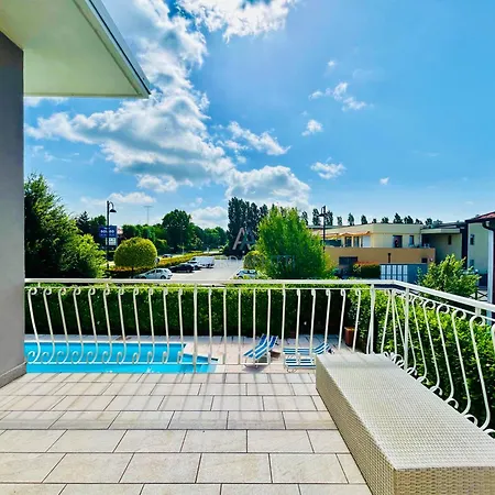 V Mar Villa *